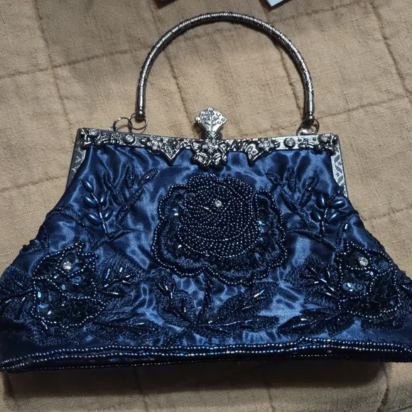 NWOT Sequin clutch - Picture 2 of 6